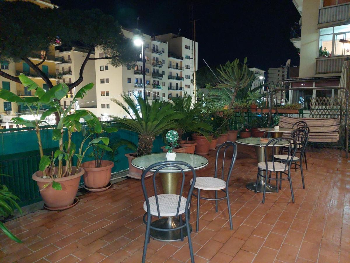 Appartamento Domus Cesare Napoli Esterno foto